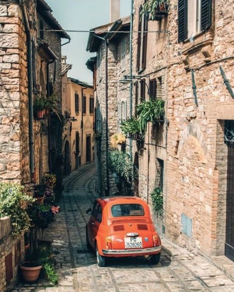 Stone Buildings, Mediterranean Aesthetic, Italy Vibes, Italian Aesthetic, Living In Italy, Italy Aesthetic, Vintage Italy, Italian Summer, Northern Italy