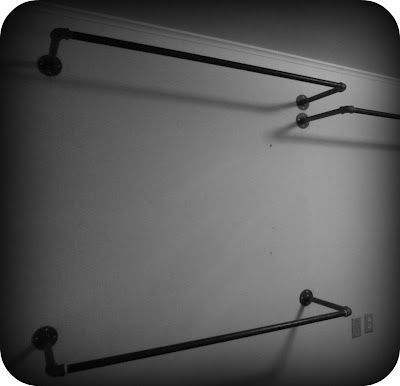 DIY Clothing Racks Made from Simple Black Iron Pipes! Great Way to Mount Your Own Cheap Clothing Racks and Set them up just the way that fits your needs best! / via Concrete+NailPolish Clothes Rack Diy, Diy Clothes Rack Pipe, Closet Diy, Diy Clothes Rack, Clothing Racks, Diy Closet, Iron Pipe, Diy Clothing, Clothes Rack