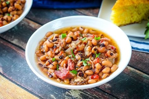 10 Ways To Eat Black-Eyed Peas - Just A Pinch Recipes Black Eyed Peas Ham, Black Eyed Peas Recipe Crock Pot, Ham Cabbage, Beans With Ham, Blackeye Peas, Slow Cooker Mississippi Roast, Homemade Cornbread Dressing, Bean Soups, Legumes Recipes