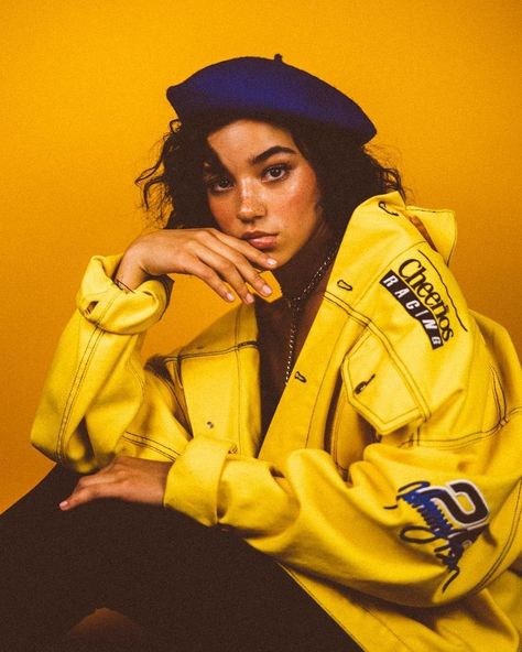 Yellow is a great color to style! Retro Aesthetic Portrait, Portrait Photoshoot Outdoor, Portait Refrences Photo, Yellow And Blue Outfits Women, Retro Portrait Photography, Happy Poses, Tashi Rodriguez, Fun Portraits, Miss You Girl