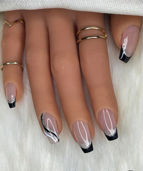 Nail Art Design Square Nails, Nails Art For Square Nails, Pretty Nails Black And White, Classic Elegant Nail Designs, Black White And Silver Nails Coffin, French Tip With Black Design, Nails For A Gala, Nail Art Black And White Design, White Nail With Black Design