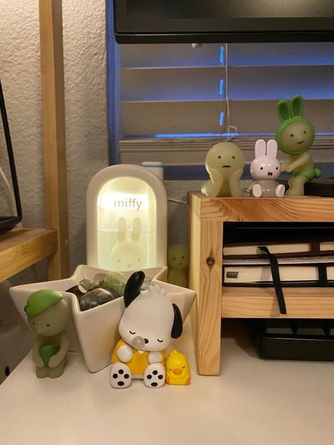 Smiski Figures Room, Pochacco Themed Room, Pochacco Room Ideas, Smiski Figures Display, Smiski Room Decor, Miffy Room Decor, Miffy Figures, Smiski Figures Aesthetic, Pochacco Room