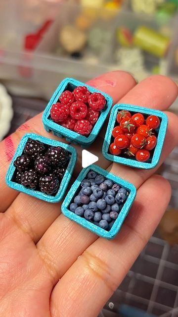 Tiny Food Clay, Clay Fruit Basket, Mini Foods Clay, Clay Magnets Diy, Clay Fruit, Little Baskets, Tiny Stuff, Fake Fruit, Fruit And Veggie