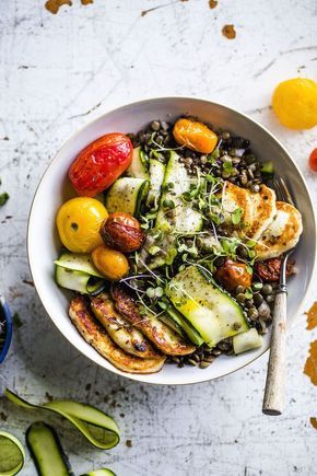 Tomatoes And Zucchini, Fried Halloumi, Salad Toppings, Lentil Salad, Lentil Recipes, Roasted Tomatoes, Delicious Salads, Gnocchi, Soup And Salad