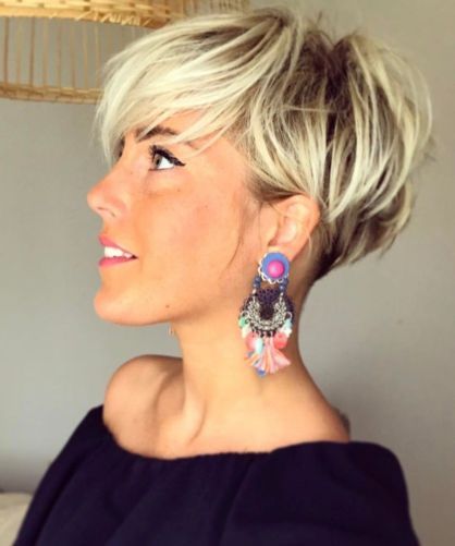 70 Best Pixie Cuts We Love for 2020 Grey Haircuts, Longer Pixie, Blonde Ideas, Natural Dark Hair, Fun Hairstyles, Art Niche, Choppy Pixie Cut, Pixie Bob Hairstyles, New Short Haircuts