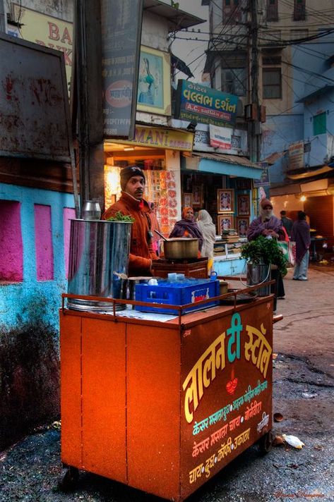 Chai Tea and saying "Chaiwalla" - (Nathdwara, Rajasthan) Love the morning tea here Indian Tea Stall, Rajasthan Street, Morning Chai, Tea Stall, World Street Food, Tea Stand, Indian Chai, Outside Bar, Desi Street Food