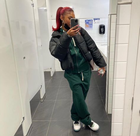 Polo Tracksuit Women, Sweatsuit Outfits Women, Polo Sweatsuit, Crazy Fits, Polo Tracksuit, Fall Sweatpants, Sweatsuit Outfits, Sweatsuit Outfit, Calm Fits