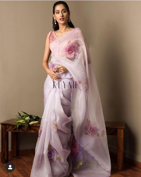 Simple Saree Designs, Printed Organza, Sari Design, Fancy Sarees Party Wear, Organza Silk Saree, Gaun Fashion, Simple Sarees, Indian Fashion Saree, Saree Trends