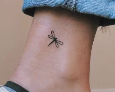 Simple Tattoos Dragonfly, Women With Dainty Tattoos, Tiny Dragonfly Tattoo Simple, Dragonfly Simple Tattoo, Minimalist Dragonfly Tattoo Simple, Small Tattoo Dragonfly, Simple Dragon Fly Tattoo Design, Dragonfly Tatoos Ideas, Minimalistic Dragonfly Tattoo