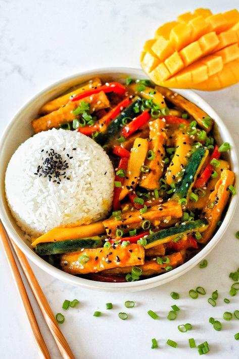 VEGAN BUNNY CHEF: Sweet and Sour Mango Tofu Mango Tofu, Holistic Nutrition Recipes, Banana Breakfast Cookie, Asian Breakfast, Pan Fried Tofu, Best Vegan Restaurants, Mango Sauce, Sweet Bell Peppers, Tofu Dishes