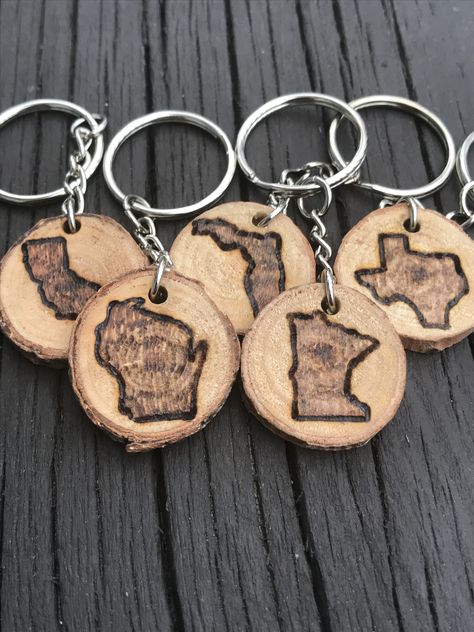 Wood Slice Keychain, Art Closet, Burt Macklin, Slice Ideas, Keychain For Him, Keychain Wood, Small Keychain, Cabin Crafts, Christmas Diy Wood