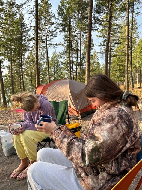 Friend Camping Aesthetic, Tent Camping Aesthetic Friends, Camping Photo Inspiration, Camp Site Aesthetic, Camping With Friends Aesthetic Tent, Camper Camping Aesthetic, Camping Mom Aesthetic, Girly Camping Aesthetic, Camping Trip With Friends Aesthetic