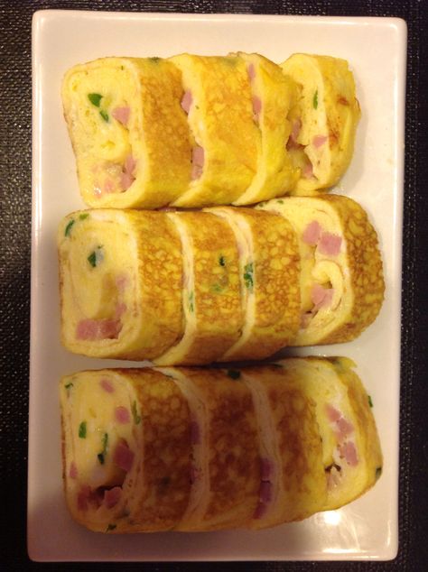 Korean Egg Rolls, Korean Food Photo, Rolled Egg, Rolled Omelette, Korean Egg, Egg Rolls, Korean Food, Green Onions, Food Photo