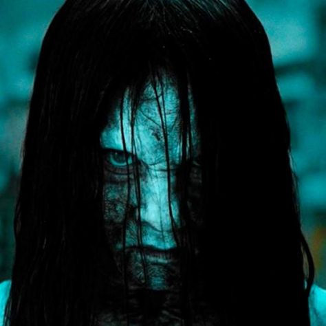 Samara Morgan Costume - The Ring Check more at http://costumerocket.com/samara-morgan-costume/ Samara The Ring Makeup, Samara Morgan Makeup, Samara Morgan Costume, Samara Costume, The Ring Costume Samara, Samara The Ring, Horror Movie Costume, The Ring Movie Samara, The Ring Girl Samara