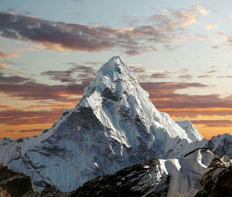 Everest Mountain, Mountain Sunset Landscapes, Historical Temples, Yacht Aesthetic, Mount Everest Base Camp, Outdoor Artwork, Stock Wallpaper, Cute Simple Wallpapers, White Water Rafting