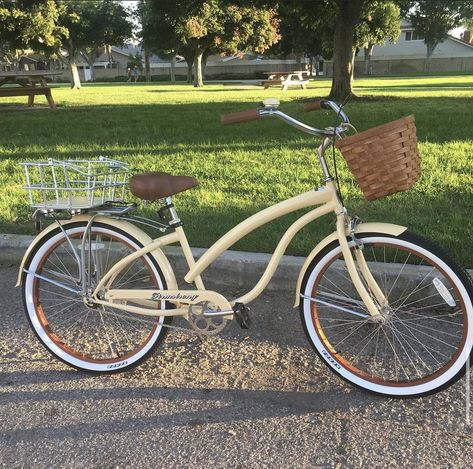 Beach Cruiser Bikes With Basket, Aesthetic Bikes With Basket, Yellow Beach Cruiser, Beach Cruiser Makeover Diy, Cute Bicycle Aesthetic, White Bike With Basket, Cute Bikes For Women, Cute Bicycles For Women, Pretty Bike Aesthetic