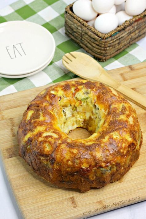 Savory Breakfast Bundt Cake Breakfast Bundt, Breakfast Bundt Cake, Egg And Cheese, Bacon Breakfast, Easy Brunch, Bundt Cakes Recipes, Best Breakfast Recipes, Incredible Recipes, Quiche Recipes