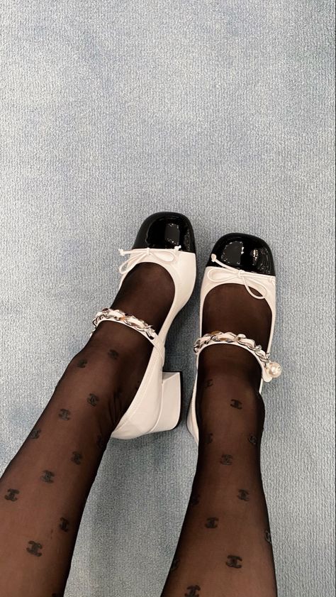 Vetements Shoes, Dr Shoes, Estilo Preppy, Classic Preppy, Aesthetic Shoes, Black Stockings, Shoe Inspo, Blair Waldorf, Mary Jane Heels