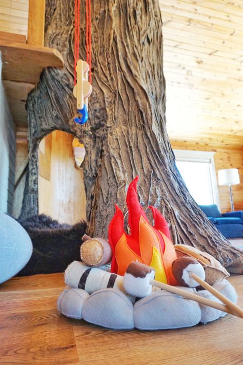 This Amazing "Indoor Tree House" Is Every Kid's Dream Come True Indoor Tree House Kids, Indoor Treehouse, Tree House Ideas, Tree House Bedroom, Tree House Playground, Indoor Tree House, Treehouse Bedroom, Forest Room, Indoor Tree