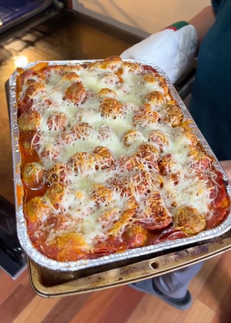 we learned this in Florida 😋 | Florida | we learned this in Florida 😋 Charles and Kim make a yummy one-pan dinner that your family will love. #easycooking #easydinner #yum | By Charles Parks Charles Parks Recipes, Italian Board, Spaghetti Dishes, Cheese Names, Charles Parks, Easy Casseroles, Beef Casseroles, Ragu Sauce, Grandma's Recipes