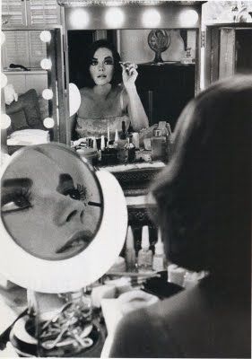 Natalie Wood - via Stired Straight Up - Old Hollywood Glamour Vanity Woman At Vanity, Famous Makeup Artists, Feminine Rage, Natalie Wood, Glam Room, Vintage Makeup, Photo Makeup, Old Hollywood Glamour, Vintage Vanity