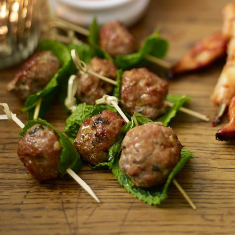 Delicately spiced Vietnamese pork balls made delicious party food that's packed with flavour and easy to pass round at a drinks party Vietnamese Appetizers For Party, Thai Canapes, Vietnamese Party Food, Asian Party Food, Vietnamese Appetizers, Vietnamese Party, Asian Catering, Starters Recipes Christmas, Food Starters