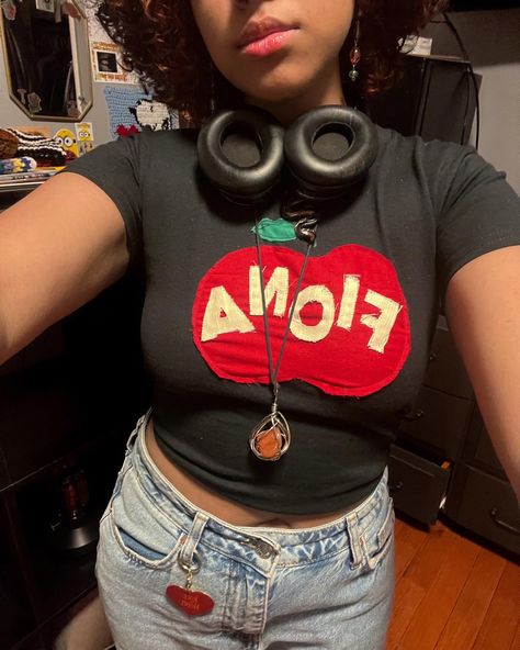 handmade, sewing, fiona apple top <3 Fiona Apple Clothes, Fiona Apple Merch, Fiona Apple Shirt Diy, Handmade Top Sewing, Fiona Apple Art, Fiona Apple Outfit, Diy T Shirt Ideas, Fiona Apple Aesthetic, Fiona Apple Shirt