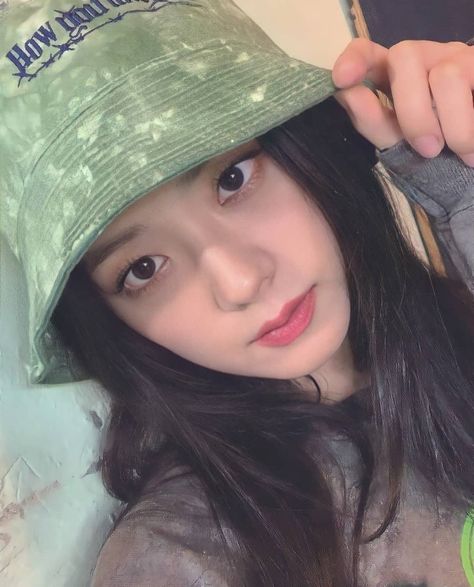 Jisoo Black, Jisoo Blackpink, Blackpink Jisoo, Bucket Hat, Love Her, Black Pink, Hats, Pink, Beauty