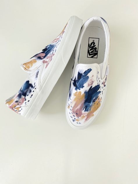 Painting Ideas On Canvas Shoes, Painted Vans Diy Easy, Sneakers Painting Ideas, Paint Shoes, Vans Shoes Fashion, Foot Shoes, Leather Shoes Women, Painted Shoes Diy, Custom Sneakers Diy