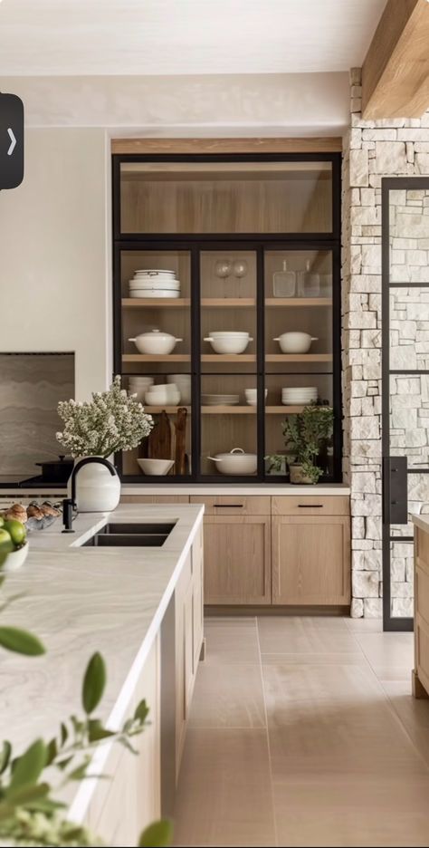 White Oak Kitchen Backsplash Ideas, Stone Kitchen Backsplash Ideas, Barndo Kitchens, White Oak Kitchens, Oak Kitchens, White Oak Kitchen Cabinets, Modern Organic Decor, White Oak Kitchen, Oak Kitchen Cabinets