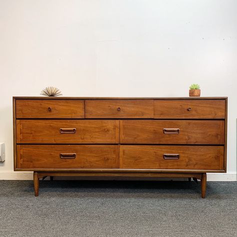 7 Stunning Mid Century Modern Dressers Under $800 | Apartment Therapy Mid Century Modern Dresser Makeover Diy, Mid Century Modern Bedroom Ideas, Mcm Dresser, Mid Century Modern Exterior, Mid Century Modern Dining Room, Mid Century Modern Office, Mid Century Credenza, Modern Dressers, Mid Century Modern Interior Design