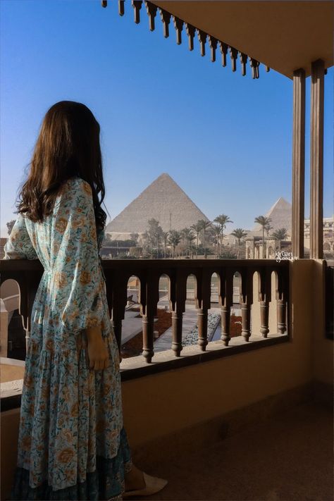 Travel Blogger Jordan Gassner looking at the Pyramids of Giza from a stairway viewpoint at Marriott Mena House in Egypt Cairo Hotel, Egypt Aesthetic, Giza Egypt, Egypt Travel, Cairo Egypt, Beautiful Hotels, Giza, Travel Aesthetic, Cairo