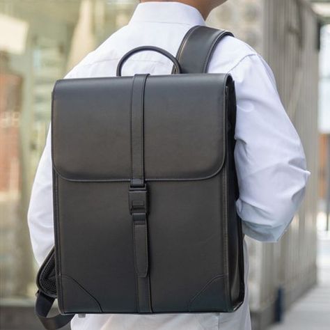 Black Backpack School, Rich Character, Business Bags Men, Weekend Essentials, Laptop Bag Men, Ipad Laptop, Work Backpack, Business Backpack, Leather Backpacks