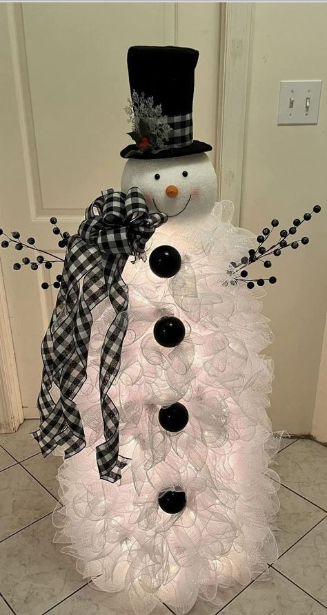 Crafty Fun Group | My tomato cage snowman Tomatoe Cages Ideas Diy Christmas, Tomato Cage Snowman, Tomato Cage Crafts, Diy Snowman Decorations, Mesh Christmas Tree, Tomato Cage Christmas Tree, Christmas Decorations Diy Crafts, Gingerbread Christmas Decor, Decorating For Christmas