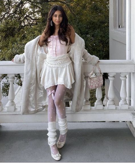 Ballerina Core Aesthetic, Balletcore Outfits, White Tights Outfit, Ballerina Core, Ballet Flats Outfit, Ballerina Outfit, Trend 2023, The Ballerina, Flats Outfit