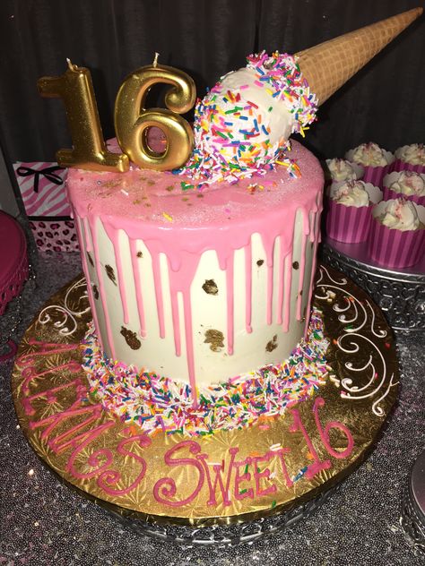 Sweet 16 cake Sweet Sixteen Candy Bar, 16th Birthday Cake For Girls, Final Cake, Sweet 16 Candy, Sweet Sixteen Cakes, Sweet 16 Cake, Sweet 16 Party Decorations, 17 Birthday Cake, Candy Bar Birthday