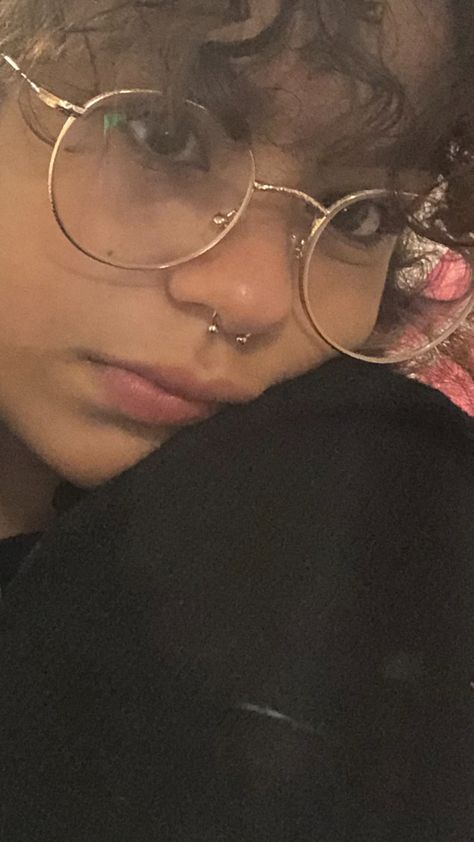 Gold Rimmed Glasses Aesthetic, Wire Rimmed Glasses Aesthetic, Wire Frame Glasses Aesthetic, Circular Glasses Aesthetic, Round Glasses Aesthetic Girl, Gold Glasses Aesthetic, Coquette Glasses, Cute Round Glasses, Costumes With Glasses