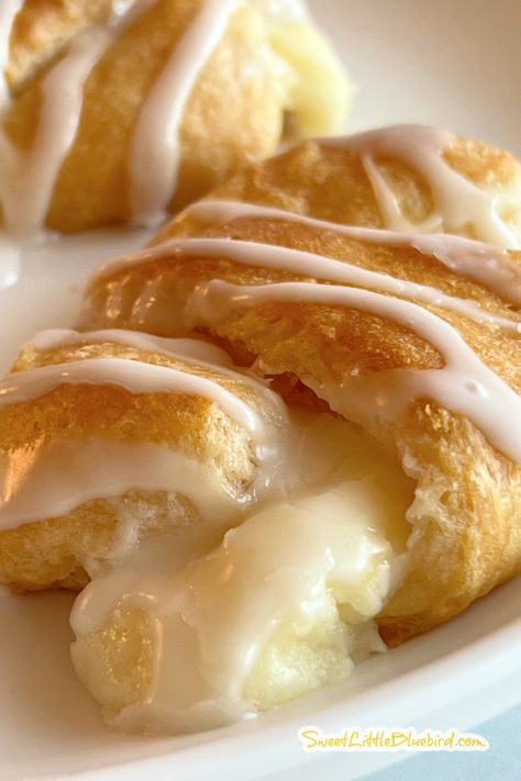 Lemon Cheesecake Bars Crescent Rolls, Crescent Roll Deserts Recipes, Lemon Cheesecake Cresent Rolls, Lemon Cheesecake Crescent Rolls Desserts, Lemon Crescent Rolls Desserts, Fruit Filled Crescent Rolls, Lemon Cheesecake Crescent Rolls, Cresants Roll Recipes, Cheesecake Crescent Rolls