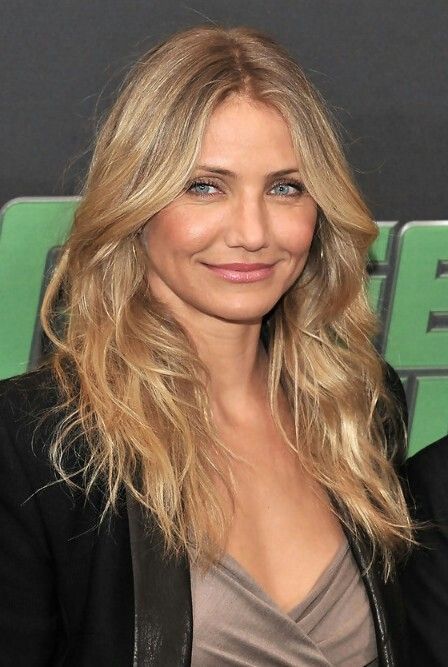 Middle Aged Women Hairstyles, Dunner Wordend Haar, Wedge Hairstyles, Color Rubio, Asymmetrical Hairstyles, Shoulder Hair, Funky Hairstyles, Cameron Diaz, Haircut For Older Women