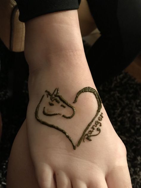 Horse henna Horse Mehndi Design, Horse Henna, Unicorn Henna Designs, Cute Animal Henna Designs, Henna Tattoo Designs Animals, Henna Horse Designs, Henna For Boys, Henna Drawings, Henna Tattoo Designs Simple