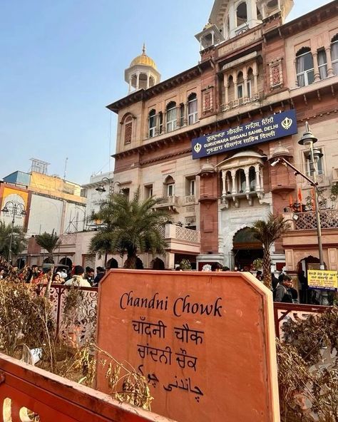 Chandni chowk . . . . . . . #photooftheday #photo #photoshoot #delhigram #delhiblogger #delhimetro #delhi #chandnichowk #vlog #vlogger #trevel #treveling #instatravel #instagram #explore Delhi Haat, Delhi Chandni Chowk, Delhi Market, Iphone Photo Editor, Delhi City, Delhi Travel, City Life Photography, Delhi Metro, Chandni Chowk