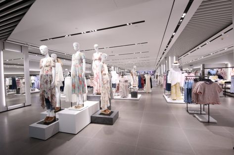 ZARA Reopens Its Renovated Flagship Store at Vivocity ... Zara Store, Clothing Displays, Store Layout, Shop Front Signage, Interior Display, Store Design Interior, Store Interior, Flagship Store, Shop Interior Design