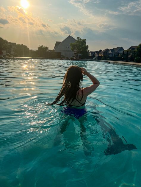 Sweaty Summer Aesthetic, Swiming Pull Aesthetic Girl, Swim Girl Aesthetic, Swimming Pool Aesthetic, Belly Summer, Swim Inspiration, Swimming In The Pool, Swimming Photos, Pool Aesthetic