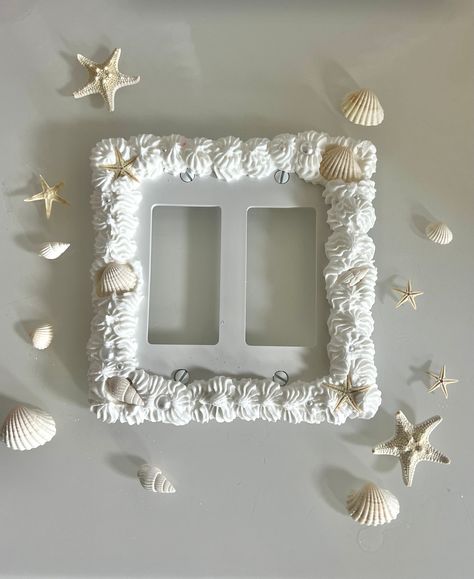 Spice up your home with our Coastal Seashell Cake Wallplate Cover! Fits for 2 toggle light switch!  🐚 Made to order: Please allow 72 hours to create and ship! 🐚 🧁Please avoid getting Faux Cake Frosting wet or applying hard pressure / weight 🧁 🌈 Color customization: Send us a message to request a new color or pattern! 🌈 *Comes with one 5 inch wallplate and hardware per order* Seashell Cake, Beachy Room Decor, Summer Room Decor, Faux Cake, Seashell Decor, Wall Cover, Beachy Room, White Room Decor, Coastal Room