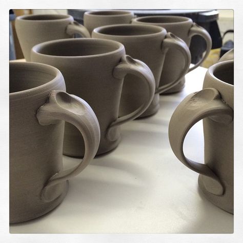 It is refreshing to revisit old ideas. Mugs with a handle design from a few years back. #mugshotmonday Pottery Handles, Ceramics Pottery Mugs, Beginner Pottery, Advanced Ceramics, Slab Pottery, Hand Built Pottery, Functional Pottery, Pottery Techniques, Pottery Crafts