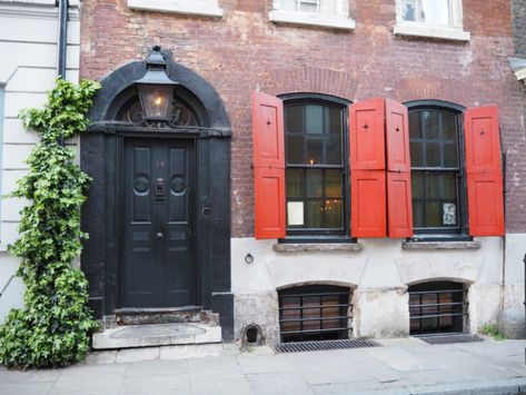 Hidden London: Dennis Severs' House, Spitalfields | Cosy Life Spitalfields London, Hidden London, Old Lanterns, London Townhouse, London History, Shop Fronts, Old London, Famous Landmarks, Modern Buildings