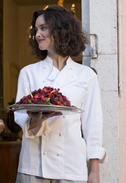 Female Chef Aesthetic, Chef Aesthetic, Chef Pictures, Charlotte Le Bon, Natural Curly Hair Cuts, Cooking Photography, Asthetic Picture, Female Chef, Ethereal Makeup