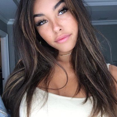 Madison Beer Selfie, Madison Beer Hair, Madison Beer, Hair Highlights, Pretty Face, Blue Eyes, Hair Inspo, Brown Hair, Balayage