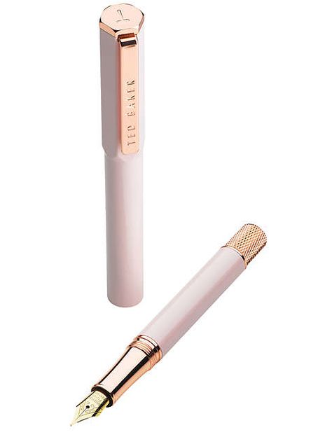 Ted baker rose gold fountain pen in pink quartz ~ £50 Pink Fountain Pen, Rose Gold Pen, Rose Gold Accessories, Fancy Pens, Cute School Stationary, Art Essentials, Gifts For A Baker, Cute Stationary, Cute Pens