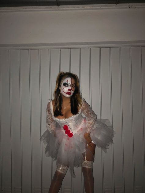 #tumblrhintergründe #tumblr #halloween #clown #2020 #background #backgroundaesthetic #halloweenmakeup Hollween Idea, Hot Clown Costume, Female Clown Costume, Cute Clown Costume, Mealworm Farm, Clown Costume Women, Black And White Clown, Clown Halloween Costumes, Film Costumes